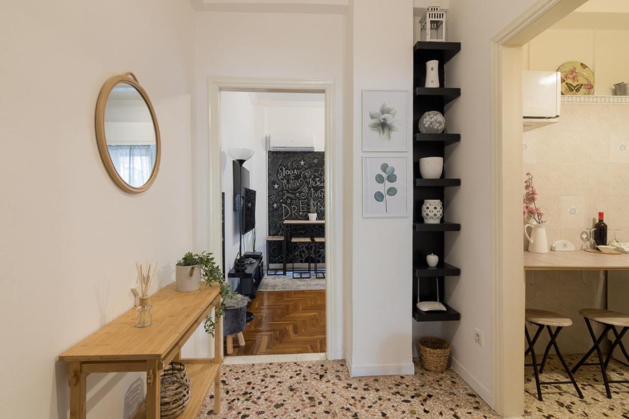Classic And Modern Apartment In 아테네 외부 사진